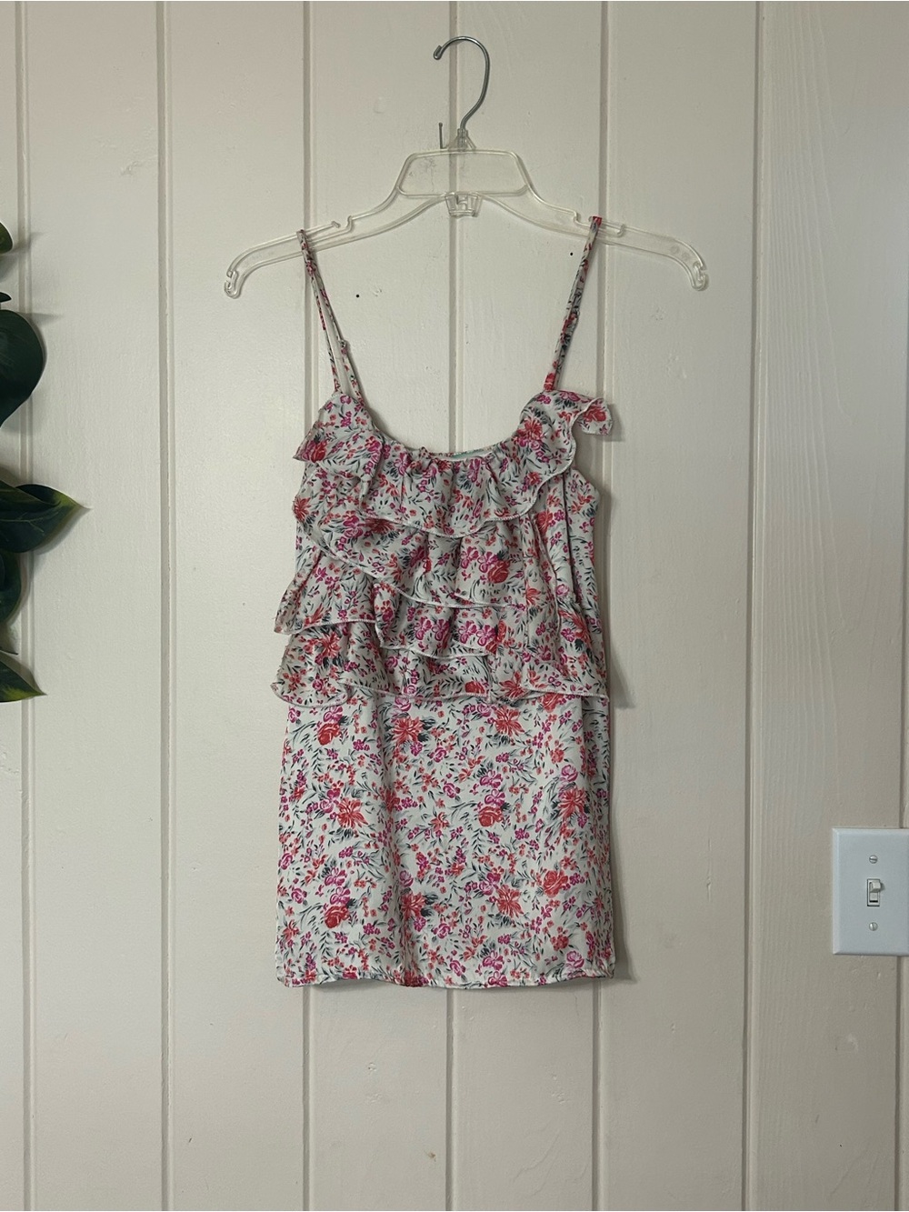 Queen Esther Floral Print Tank Top Cami Blouse
Ladies / Teen Small 4 - 6
Pit to